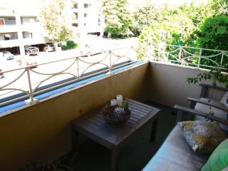 1368 Beverly Glen Blvd, Los Angeles CA  90024-5212 exterior