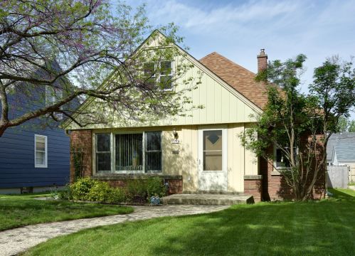 3153 79th St, Milwaukee, WI 53222-3931