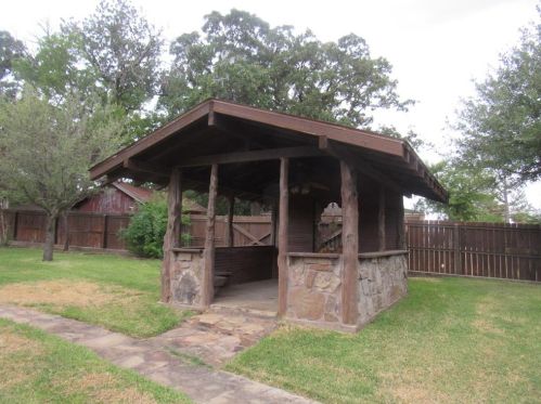 2419 Coffin St, Denison TX 75020-7209 exterior