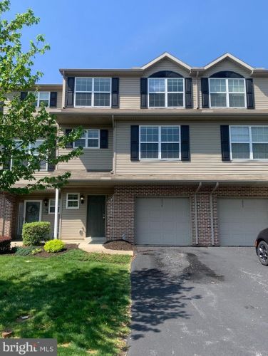 275 Thrush Dr, Hummelstown PA  17036-8835 exterior