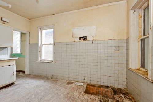 4821 Hirsch St, Chicago IL 60651-1520 exterior