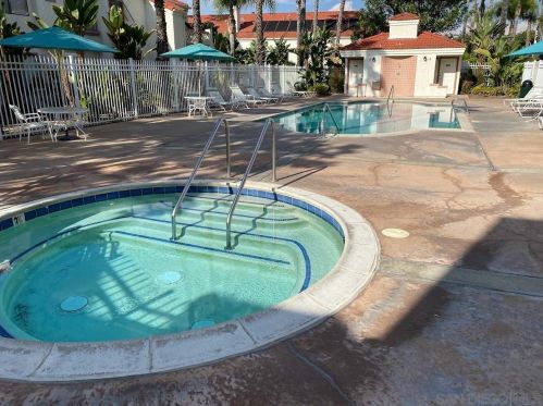 9322 Twin Trails Dr, San Diego CA  92129-2678 exterior