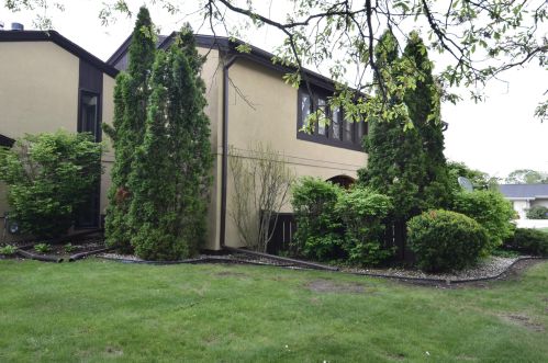 5266 Somerset Ln, Milwaukee WI 53221-3223 exterior