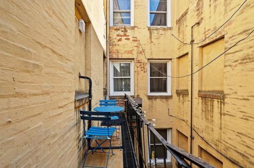 5523 Ellsworth Ave, Pittsburgh PA  15232-1860 exterior