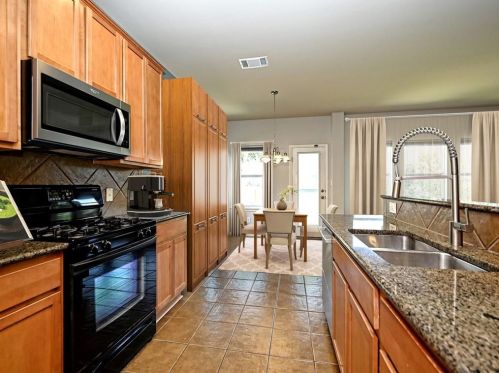 9609 Castle Pines Dr, Austin TX 78717-3898 exterior