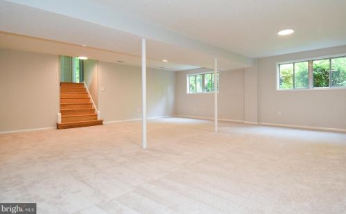 2879 Glenora Ln, Rockville MD 20850-3055 exterior