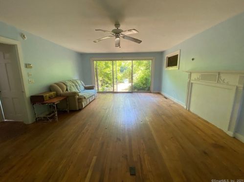 151 Salem Rd, Ridgefield CT 06877-3122 exterior