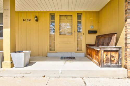 8102 Van Beck Ave, Milwaukee, WI 53220-2233