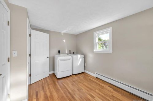 18 Cora St, Enfield CT 06082-5119 exterior