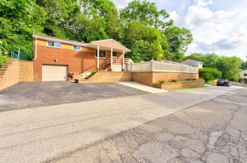 2755 Bellingham Ave, Pittsburgh, PA 15216-2821