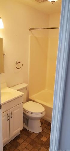 33 Evergreene, Wallingford CT  06492-2975 exterior