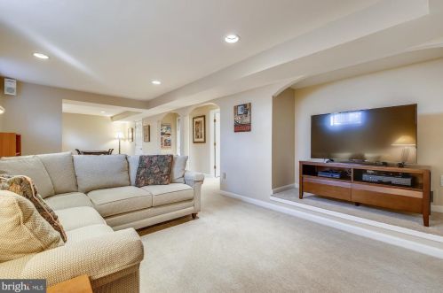 721 Brent Rd, Rockville MD 20854-1782 exterior