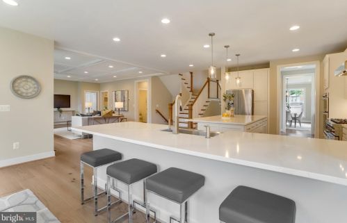 920 Darton Dr, Alexandria VA 22308-2021 exterior