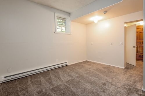 35 Grammont Rd, Worcester MA 01607-1175 exterior