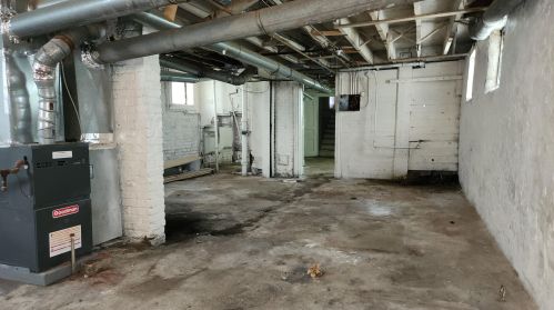 2452 21 St, Milwaukee WI 53206-1557 exterior