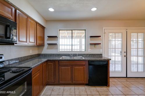 18025 33rd Ave, Phoenix AZ  85053-1648 exterior