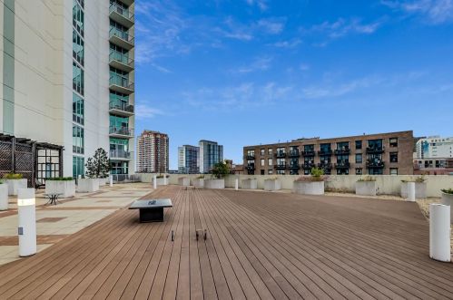 1600 Indiana Ave, Chicago IL 60616-1327 exterior