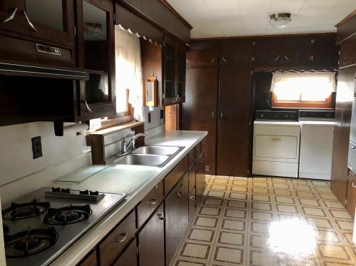 868 Post Rd, Meskegon, MI 49441-4044