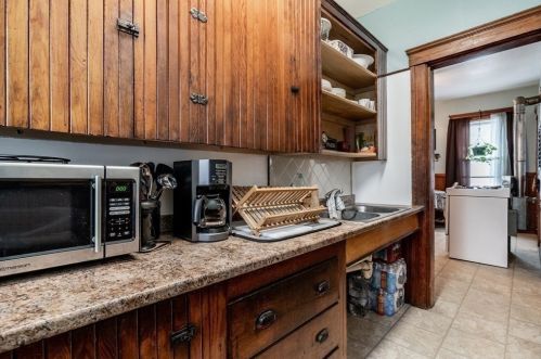 12 Kosta St, Worcester MA 01607-1525 exterior