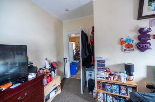 33 Cross St, Woonsocket RI 02895-5852 exterior