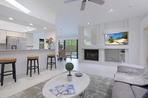 1380 Bald Eagle Dr, Naples FL 34105-7407 exterior