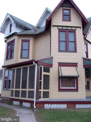 104 Commerce St, Harrington, DE 19952-1057