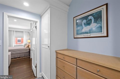 310 16th St, Philadelphia PA  19102-4907 exterior