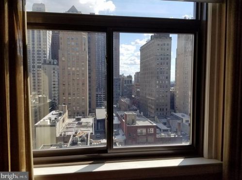 1500 Chestnut St, Philadelphia PA  19102-2737 exterior