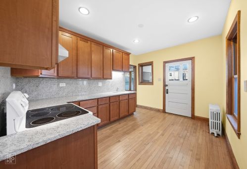 5731 Rockwell St, Chicago IL 60659-4915 exterior