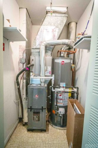 10 Park Gate Dr, Edison NJ 08820-4025 exterior