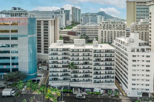 255 Beach Walk, Honolulu HI  96815-1935 exterior