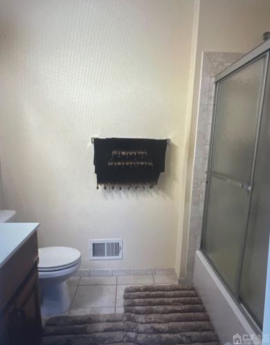 41 Dartmouth Way, New Brunswick NJ 08902-4289 exterior