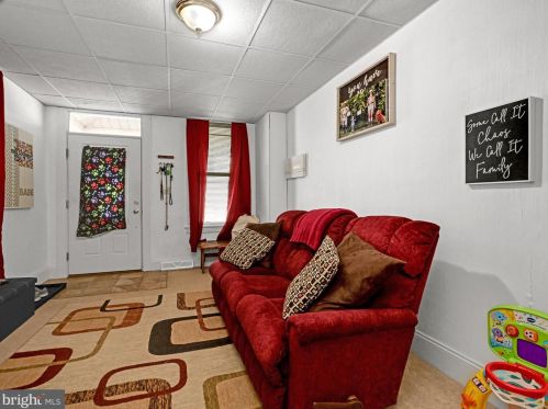 213 Main St, Hummelstown PA  17036-1716 exterior