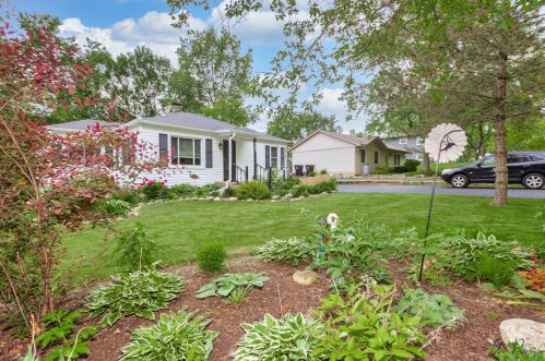 8609 Acorn Path, Bull Valley IL 60097-8872 exterior