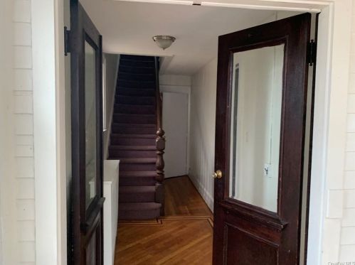 4023 Gunther Ave, Bronx NY 10469-2727 exterior