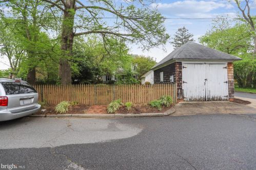 13 Aurora St, Easton, MD 21601-3643