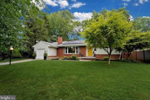 56 Roxboro Rd, Trenton NJ  08648-3925 exterior