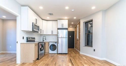 555 137th St, Bronx NY  10451-4225 exterior