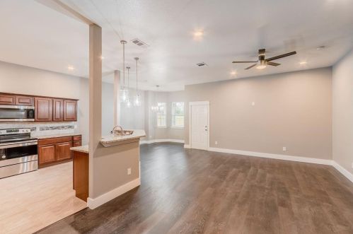 2641 Carpenter Ave, Dallas, TX 75215-4240