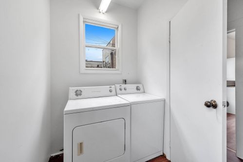 1560 Wealthy St, Grand Rapids MI 49506-2748 exterior