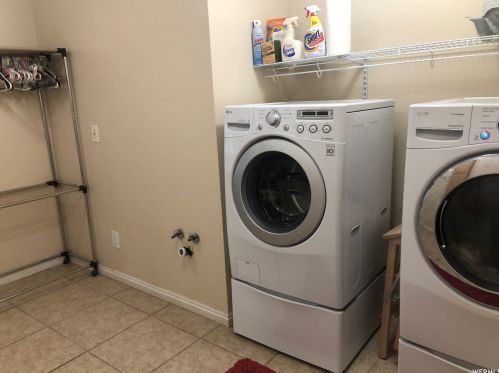 341 Ln Vera Ln, Sandy UT 84094 exterior