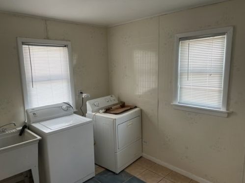 37966 North Shore Ave, Waukegan IL 60087-1647 exterior