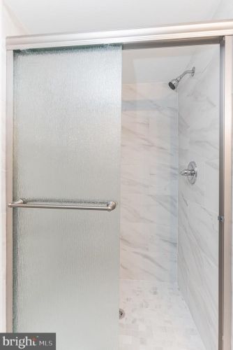 4613 Creek Shore Dr, Rockville MD 20852-2410 exterior