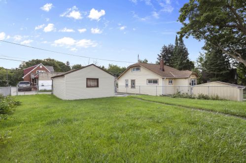 5356 49, Milwaukee WI 53208-1105 exterior