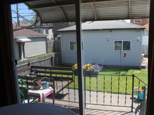 10423 Avenue, Chicago IL  60617-6240 exterior