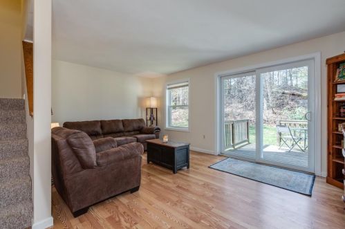 49 Bluffs Dr, Concord NH  03303-1579 exterior