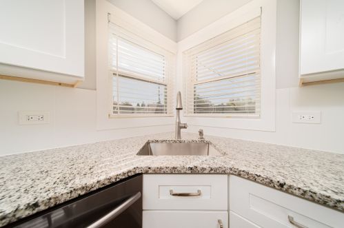 5600 Rutherford Ave, Chicago IL 60638-3247 exterior