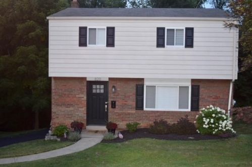 820 Bethany Dr, Pittsburgh PA 15215-1207 exterior
