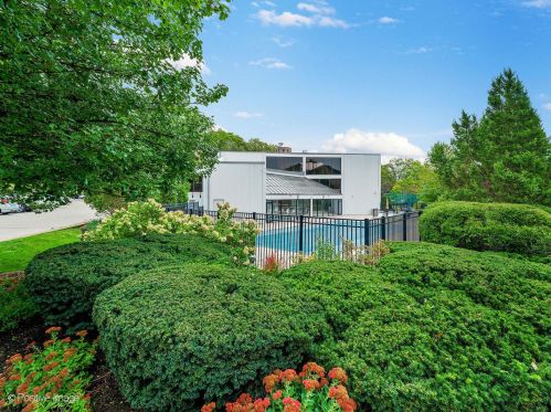 2 Atrium Way, Elmhurst IL  60126-5264 exterior