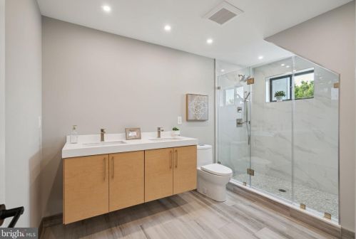 2200 Kater St, Philadelphia PA 19146-1139 exterior